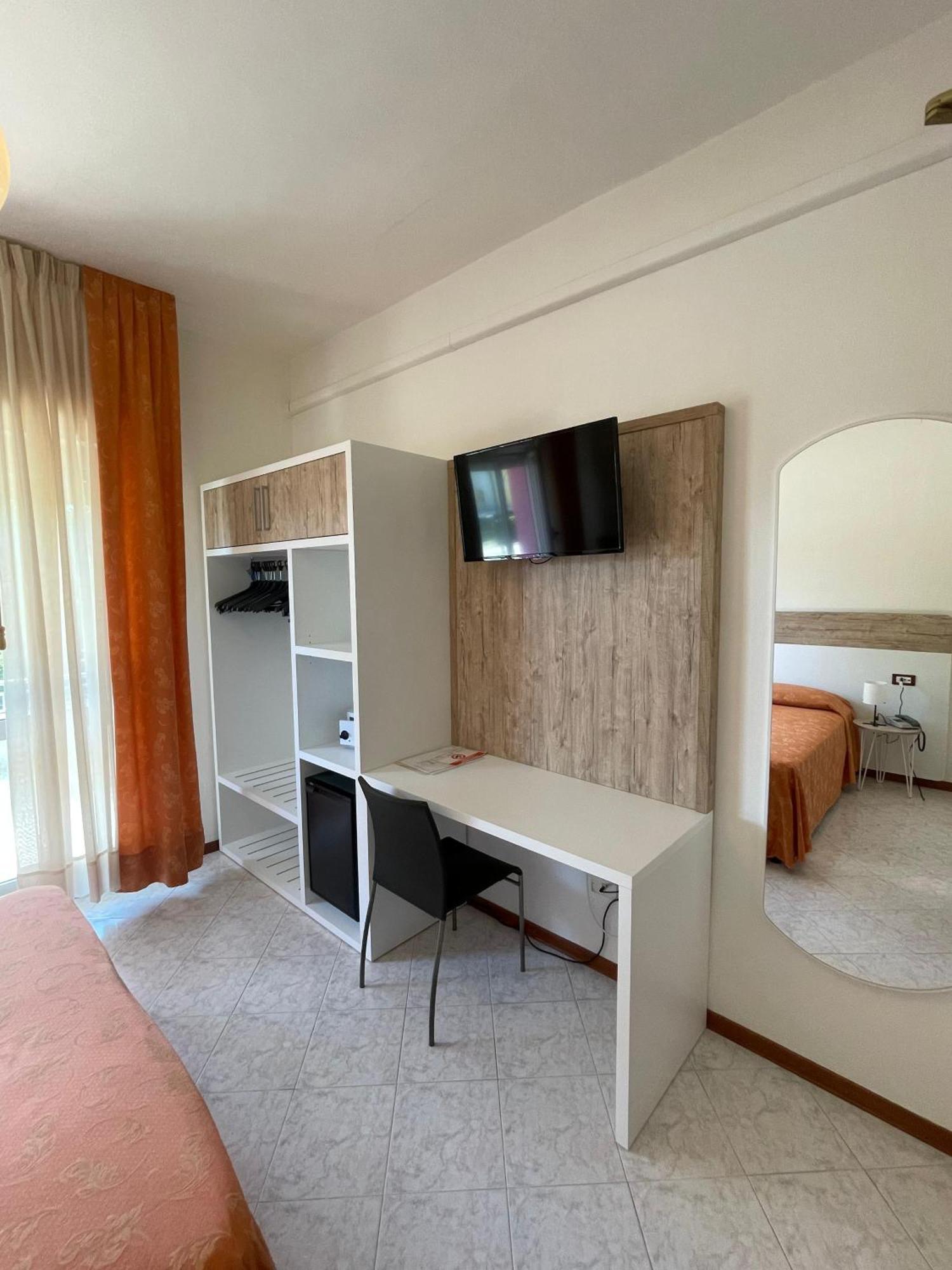 ביביונה Hotel Di Giovanni מראה חיצוני תמונה